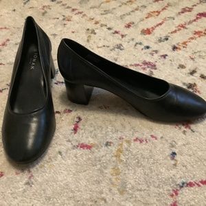 Black leather Jonak pumps size 40/9.5